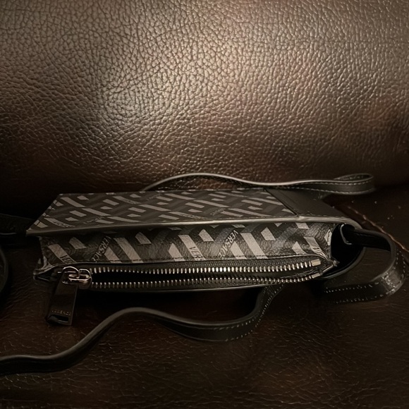 Versace unisex la Greca mini monogram logo crossbody bag NEW - Picture 10 of 11